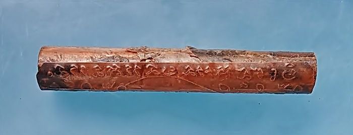 ตะกรุดมหาราชโลกีย์ อ.ชุม ไชยคีรี เนื้อทองแดง จารมือ ปี 2519 ยาว 2.5 นิ้ว (L) รูปที่ 4
