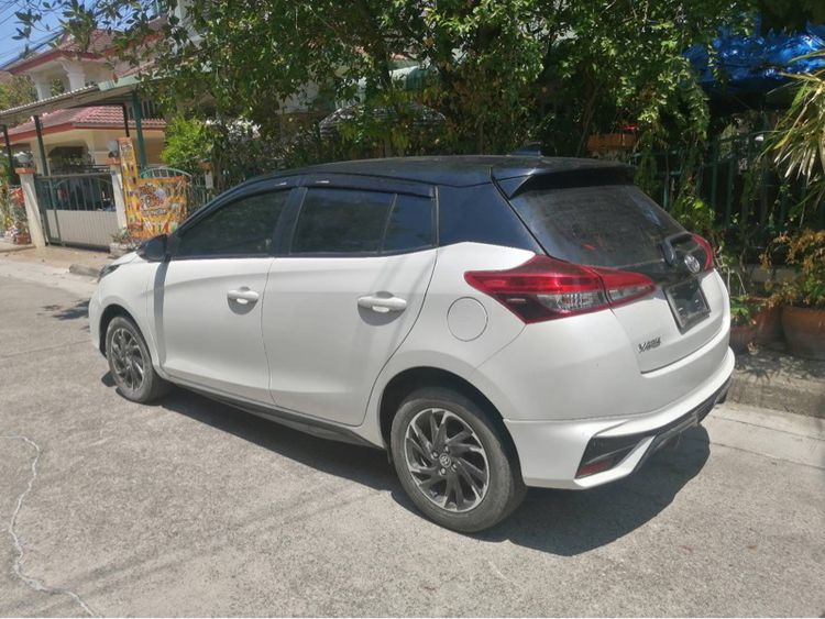 Toyota Yaris 2021 1.2 Mid Sedan เบนซิน ไม่ติดแก๊ส เกียร์อัตโนมัติ ขาว รูปที่ 3