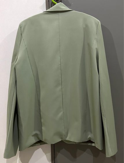 เสื้อสูทแขนยาวสีขียว oversize มีซับมีกระเป๋า ผ้ามีน้ำหนัก อก 42 ยาว 28 นิ้ว รูปที่ 2