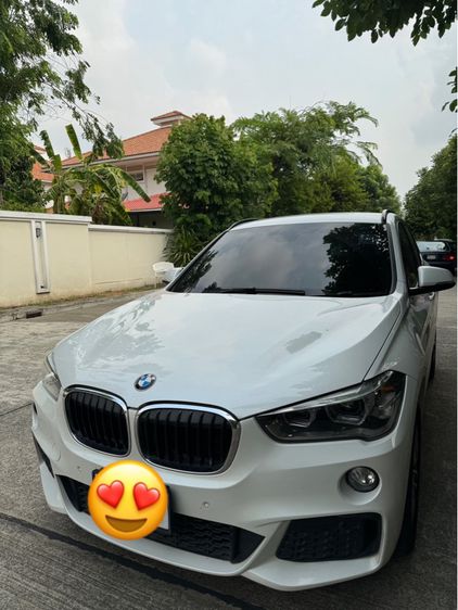 BMW X1 2018 2.0 sDrive18d M Sport ดีเซล ไม่ติดแก๊ส เกียร์อัตโนมัติ ขาว รูปที่ 2
