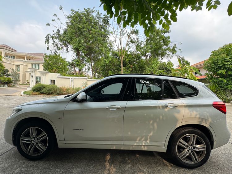 BMW X1 2018 2.0 sDrive18d M Sport ดีเซล ไม่ติดแก๊ส เกียร์อัตโนมัติ ขาว รูปที่ 4