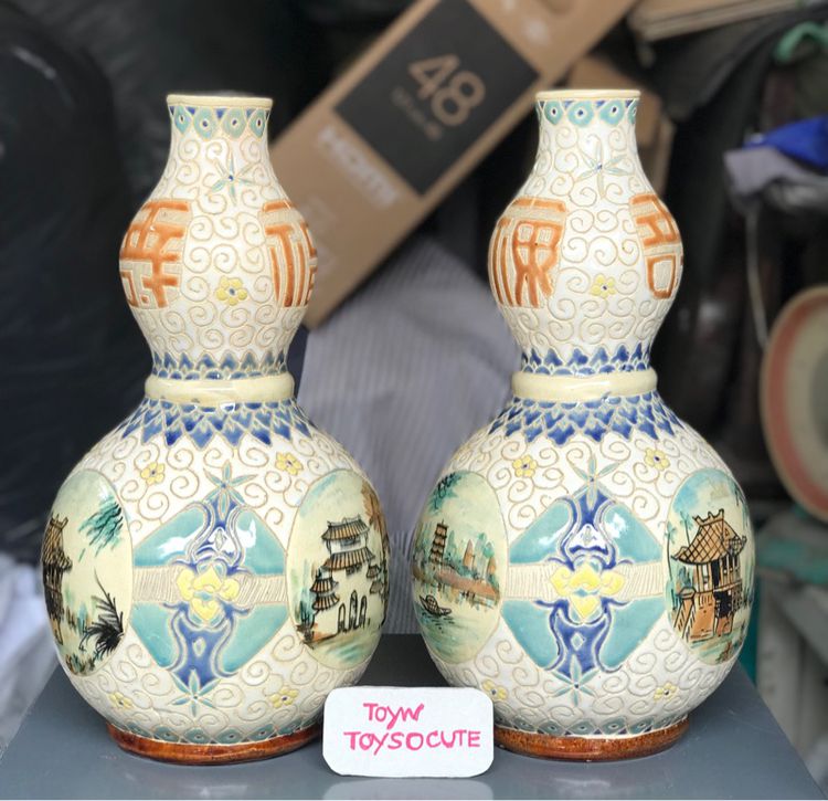 Pair of Antique Japanese Vases Hand Painted แจกันกระเบื้องทรงน้ำเต้า "น้ำเต้าเรียกทรัพย์"สำหรับปรับฮวงจุ้ยบ้าน ที่ทำงาน รูปที่ 5