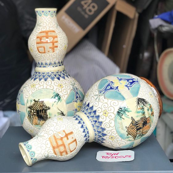 Pair of Antique Japanese Vases Hand Painted แจกันกระเบื้องทรงน้ำเต้า "น้ำเต้าเรียกทรัพย์"สำหรับปรับฮวงจุ้ยบ้าน ที่ทำงาน รูปที่ 6