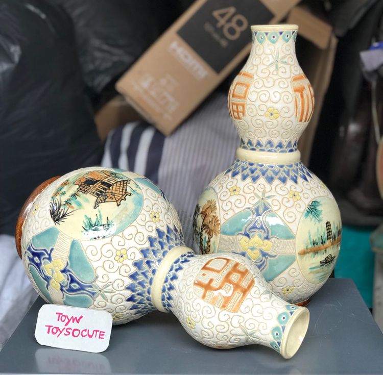Pair of Antique Japanese Vases Hand Painted แจกันกระเบื้องทรงน้ำเต้า "น้ำเต้าเรียกทรัพย์"สำหรับปรับฮวงจุ้ยบ้าน ที่ทำงาน รูปที่ 7