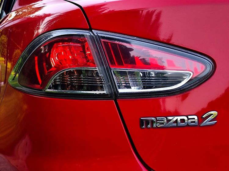 Mazda Mazda 2 2011 1.5 Groove Sedan เบนซิน ไม่ติดแก๊ส เกียร์อัตโนมัติ แดง รูปที่ 4