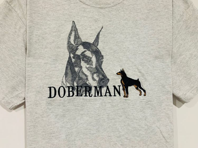 เสื้อยืด GR8 DOGS made in USA ลายปักหมา DOBERMAN แท้ 💯 size L วัดจริง ขนาด อก 21.5 ยาว 28 นิ้ว สภาพดีมาก ลายปักสวย เนื้อผ้านิ่มมากครับ รูปที่ 2