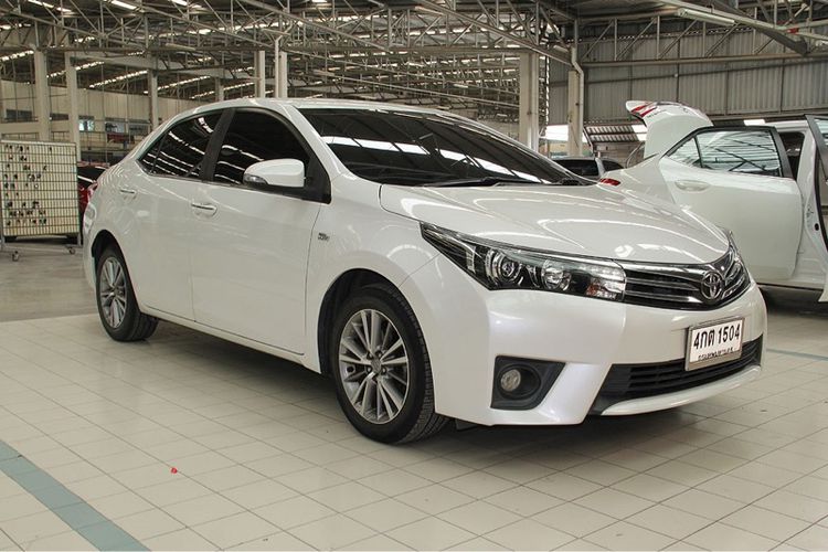 Toyota Altis 2015 1.8 V Sedan เบนซิน ไม่ติดแก๊ส เกียร์อัตโนมัติ ขาว รูปที่ 3