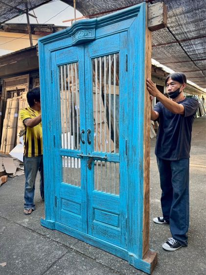 ประตูไม้สีฟ้ากระจกใสเหล็กกลึง รูปที่ 13
