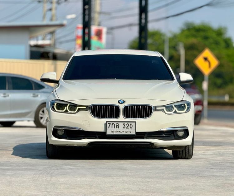 BMW Series 3 2017 320d Sedan ดีเซล ไม่ติดแก๊ส เกียร์อัตโนมัติ ขาว รูปที่ 3
