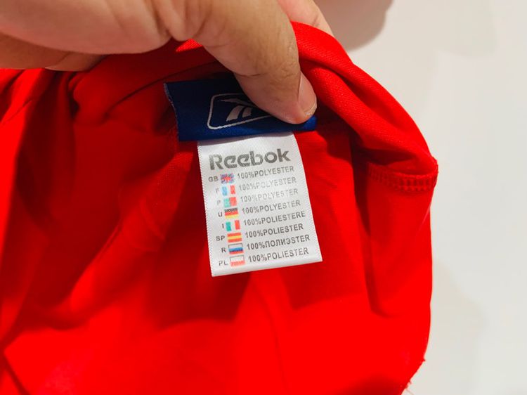 เสื้อฟุตบอลทีม LIVERPOOL แท้ 💯 size UK M ขนาด อก 21 ยาว 27.5 นิ้ว สภาพดี ทรงสวย สีแดงสด หายากน่าสะสมครับ รูปที่ 6