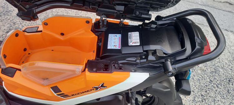 Honda Zoomer-x ไมล์ดิจิตอล ระบบ ldling stop combibake สีส้ม-ดำ ชุดแต่งจากโรงงาน ล้อแม็กซ์เอกสารเล่มชุดโอนลอยครบ รูปที่ 15