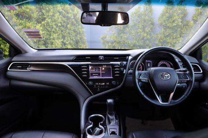 Toyota Camry 2019 2.0 G Sedan เบนซิน ไม่ติดแก๊ส เกียร์ธรรมดา บรอนซ์เงิน รูปที่ 4