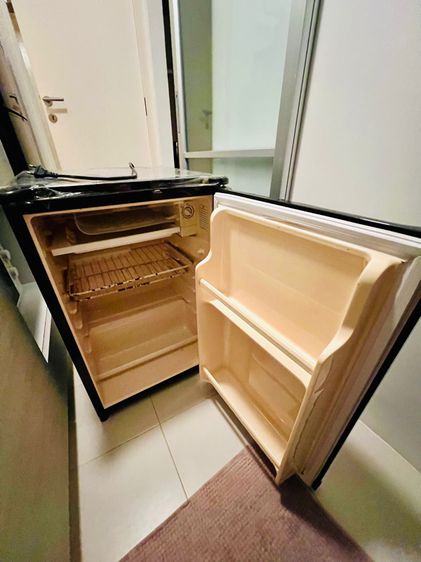 ขายตู้เย็น Toshiba สภาพพร้อมใช้งานเย็นปกติ มารับเองได้เลย  ที่คอนโดบ้านเคียงฟ้า หัวหิน   ขาย 1,100 บาท  รูปที่ 2