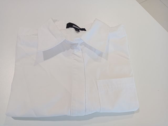 Jaspal white shirt size XS อก 38 ยาว 17 หน้า 20 หลัง แขนยาว 21 ไหล่กว้าง 6 นิ้ว เสื้อผู้หญิงคอปก แขนยาว มีกระเป๋าที่อกซ้าย กระดุมหน้า รูปที่ 17