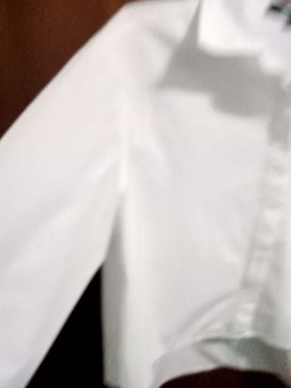 Jaspal white shirt size XS อก 38 ยาว 17 หน้า 20 หลัง แขนยาว 21 ไหล่กว้าง 6 นิ้ว เสื้อผู้หญิงคอปก แขนยาว มีกระเป๋าที่อกซ้าย กระดุมหน้า รูปที่ 2