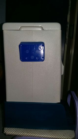กระติกคูเลอร์น้ำ ทรงสี่เหลี่ยม Water Cooler  Stand Box มีฐานถอดได้ 2 ตอนใช้งานได้ปกติ ขนาดสูง 17 นิ้วกว้าง 12 นิ้วสภาพสวยเดิมเจ้าของเก็บสะสม รูปที่ 3