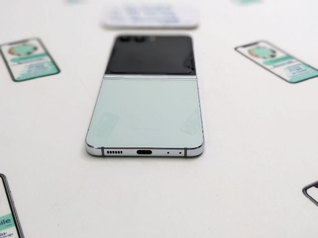 ขาย  เทิร์น Samsung Galaxy Z Flip 5 Mint 256 GB ศูนย์ไทย ประกันยาว มี Samsung Care 1 ปี อุปกรณ์ครบยกกล่อง ขาดสายชาร์จ เพียง 18,990 บาท รูปที่ 10