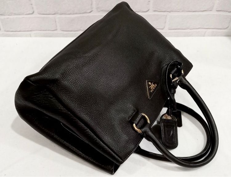 กระเป๋าสะพาย Prada saffiano leather bag รูปที่ 4