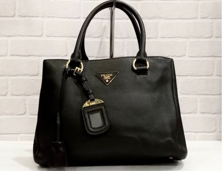 กระเป๋าสะพาย Prada saffiano leather bag รูปที่ 2