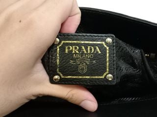 กระเป๋าสะพาย Prada saffiano leather bag-13