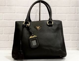 กระเป๋าสะพาย Prada saffiano leather bag-1