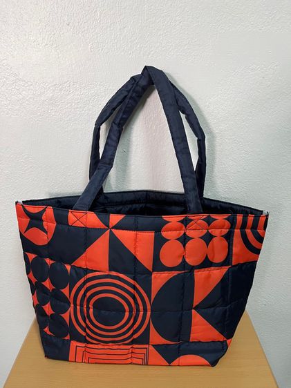 กระเป๋าสะพาย ผ้าไนล่อนเบานุ่ม Puffy สีน้ำเงินกรมท่าสลับส้ม ขนาด 19x11x6 นิ้ว ใหม่พร้อมส่ง รูปที่ 3