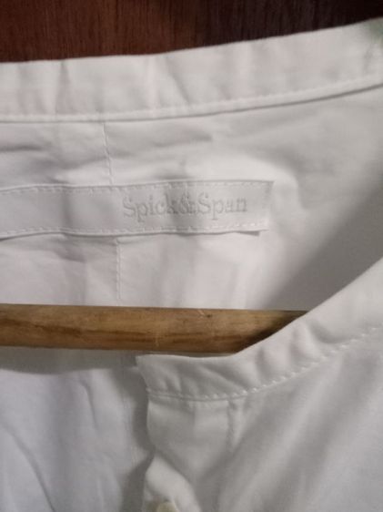Spick and Span ( made in Japan)  เสื้อคอจีนขาวล้วน อก ฟรี ยาวหน้า 21 ยาวหลัง 23 นิ้วแขนยาว25นิ้วจากไหล่กระดุมหน้าแขนปล่อยมีกระดุม รูปที่ 4