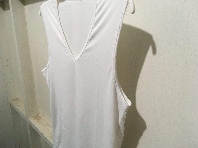 เสื้อผ้าบาง แขนกุด คอวี AIRism แบรนด์ UNIQLO สีขาว รูปที่ 5