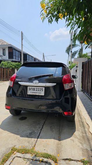 Toyota Yaris 2018 1.2 J Sedan เบนซิน ดำ รูปที่ 3