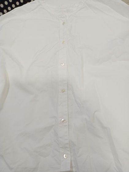 Spick and Span ( made in Japan)  เสื้อคอจีนขาวล้วน อก ฟรี ยาวหน้า 21 ยาวหลัง 23 นิ้วแขนยาว25นิ้วจากไหล่กระดุมหน้าแขนปล่อยมีกระดุม รูปที่ 11
