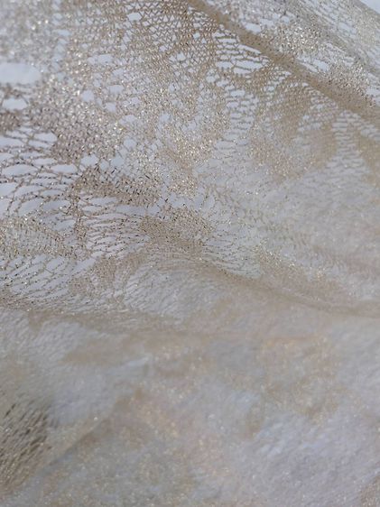 ผ้าพันคอ ผ้าลูกไม้ ผ้าตาข่าย ลายดอกกุหลาบ สีประกายทอง Gold Sequin Scarf รูปที่ 4