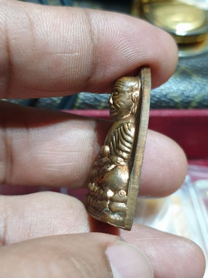 รูปเหมือนปั๊มหลวงปู่ทวดพิมพ์เตารีด รุ่นกฐินรวมใจ อาจารย์นองปลุกเสก ปี 42 สภาพสวย หายากแล้ว รูปที่ 4