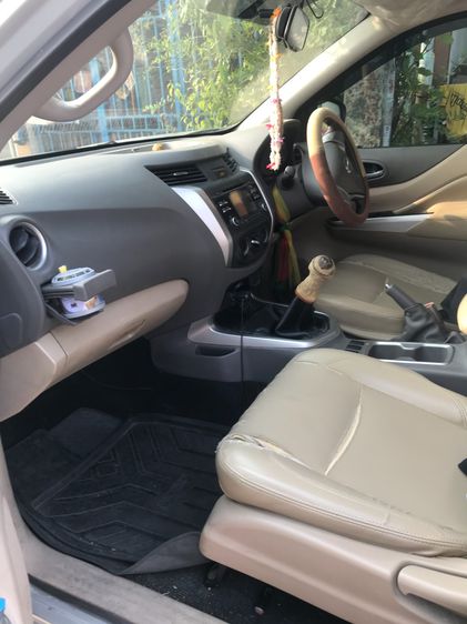 Nissan Navara 2018 2.5 E Pickup ดีเซล เกียร์ธรรมดา บรอนซ์เงิน รูปที่ 2