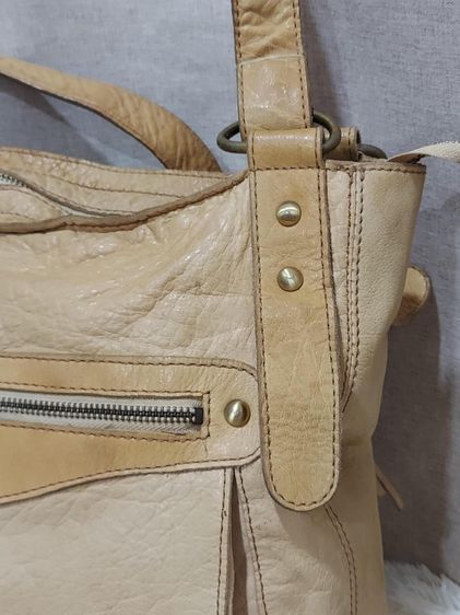 Priority Leather Bag crossbody แบรนด์แท้ ของแท้ กระเป๋าคล้องไหล่ รูปที่ 7