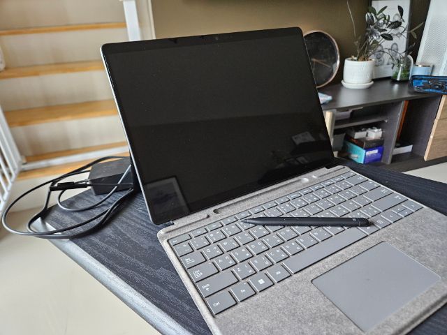 Microsoft Surface Pro 9 RAM 8GB 256GB Graphite สภาพเหมือนใหม่ ประกันศูนย์เหลือ อุปกรณ์ครบ รูปที่ 4