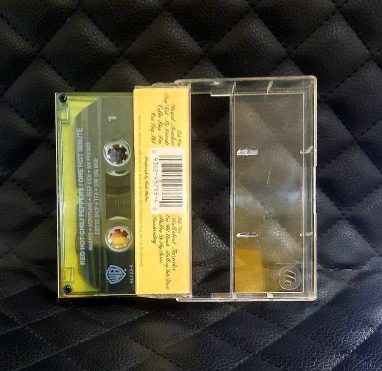  Cassette Tape เทปคาสเซ็ตเพลง Red Hot Chili Peppers อัลบั้ม One Hot Minute  รูปที่ 3