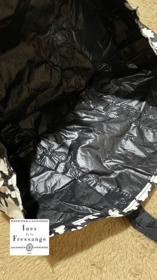 ถุงผ้า พับได้ลายใบไม้ขาวดำ แบรนด์ Ines de la Fressange จาก🇫🇷 รูปที่ 4