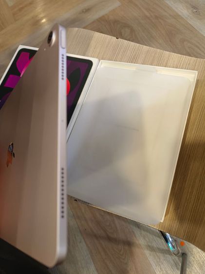 iPad air5 M1 สีชมพูสวยมาก ไม่มีรอย อุปกรณ์แท้ครบยกกล่อง รูปที่ 8