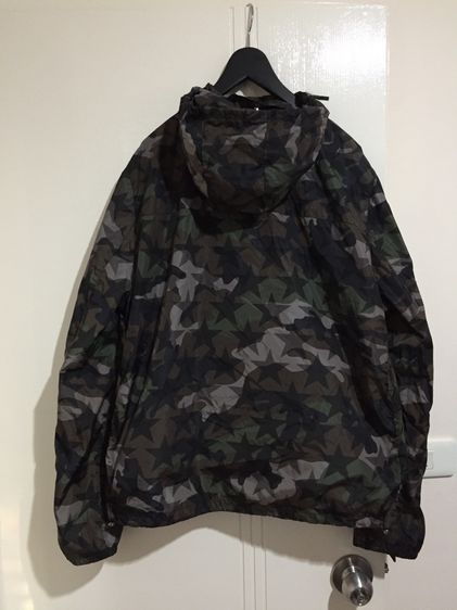 Valentino Star Camouflage Print Hooded Jacket รูปที่ 10