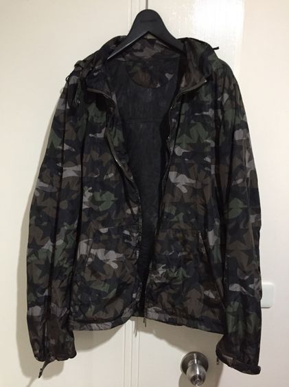 Valentino Star Camouflage Print Hooded Jacket รูปที่ 4