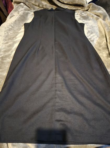 ชุดเดรส ผู้หญิง สีดำ กระโปรง ยาวเลยเข่าเล็กน้อย มีโบว์ผูกติดคอเสื้อ รูปที่ 4