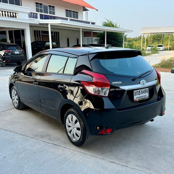Toyota Yaris 2014 1.2 E Sedan เบนซิน ไม่ติดแก๊ส เกียร์อัตโนมัติ ดำ รูปที่ 3