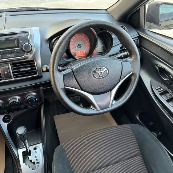 Toyota Yaris 2014 1.2 E Sedan เบนซิน ไม่ติดแก๊ส เกียร์อัตโนมัติ ดำ รูปที่ 2