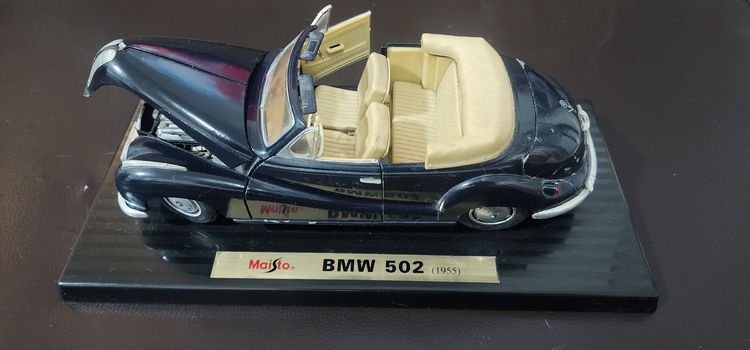 โมเดลรถสะสมหายากเก่าเก็บ Maisto รุ่น BMW 502(1955) โครงเหล็ก เบาะจำลองของแท้ เปิดประตูหน้าซ้ายขวา หลัง และกระโปรงหน้าได้ รายละเอียดชัด ราคาเ รูปที่ 4