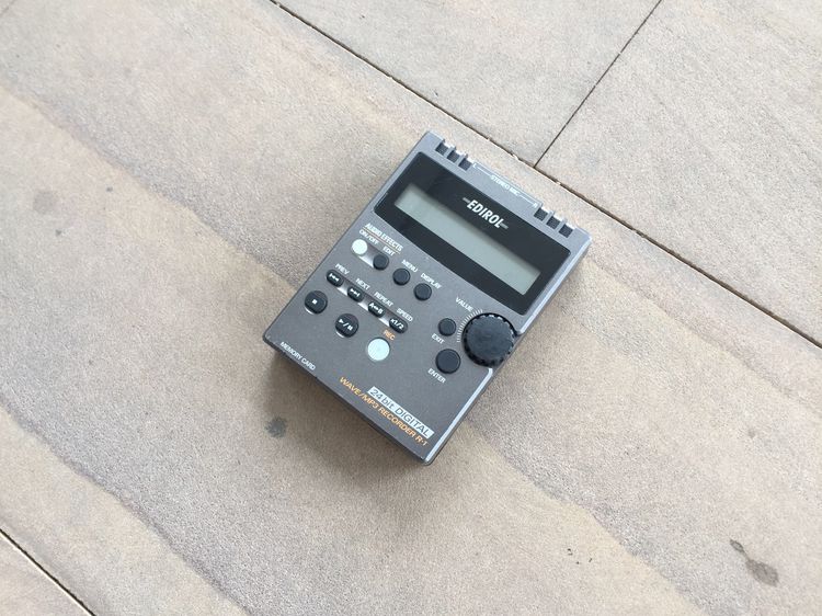 Roland Edirol R-1 Portable Digital Recorder (Made in Japan) รูปที่ 3