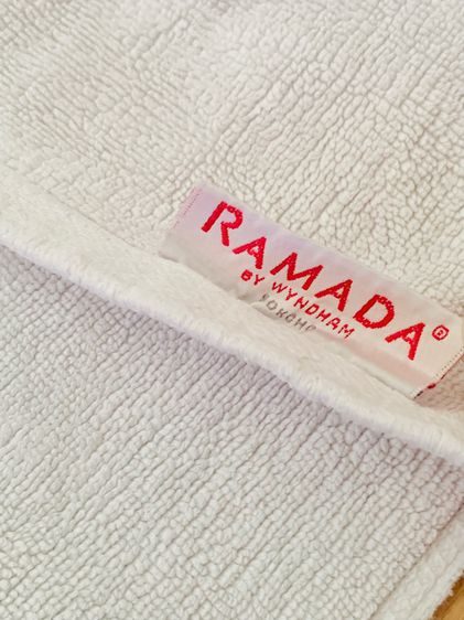 ผ้าเช็ดเท้า ผ้าขนหนูสีขาวทอลายแบรนด์ RAMADA BY WYNDHAM SOKCHO ยี่ห้อ RAMADA BY WYNDHAM SOKCHO มือสองขายตามสภาพ สินค้าญี่ปุ่น-เกาหลีแท้ รูปที่ 4