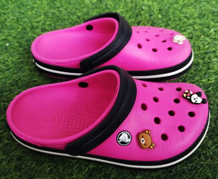 รองเท้า Crocs Candy Pink-Black และ Croc Jibbitz ของแท้ Size M-4  W-6 มือสองของแท้จากญี่ปุ่น รูปที่ 3