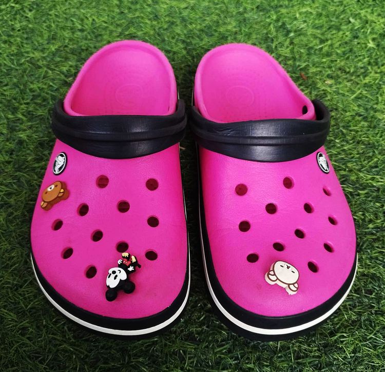 รองเท้า Crocs Candy Pink-Black และ Croc Jibbitz ของแท้ Size M-4  W-6 มือสองของแท้จากญี่ปุ่น รูปที่ 5