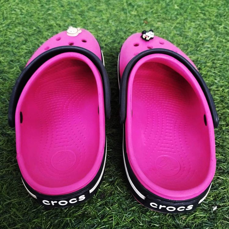 รองเท้า Crocs Candy Pink-Black และ Croc Jibbitz ของแท้ Size M-4  W-6 มือสองของแท้จากญี่ปุ่น รูปที่ 6