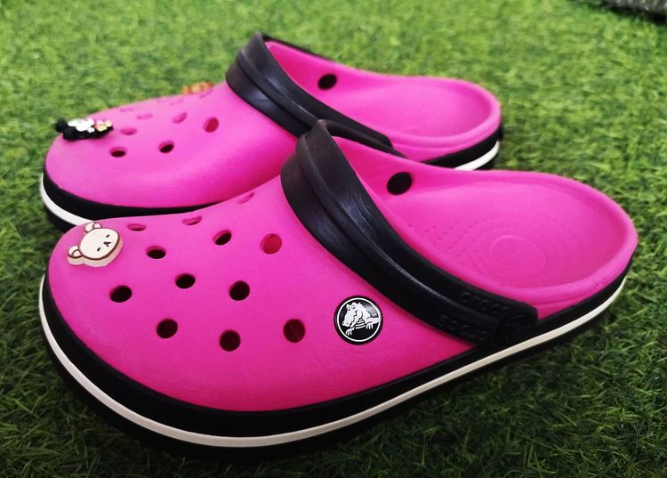 รองเท้า Crocs Candy Pink-Black และ Croc Jibbitz ของแท้ Size M-4  W-6 มือสองของแท้จากญี่ปุ่น รูปที่ 2